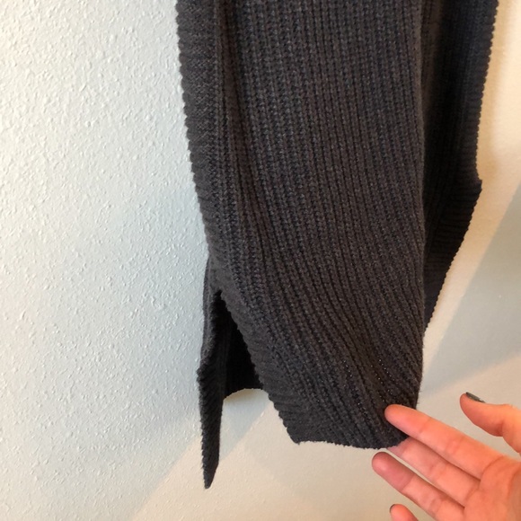 Sleeveless Sweater - Picture 3 of 6